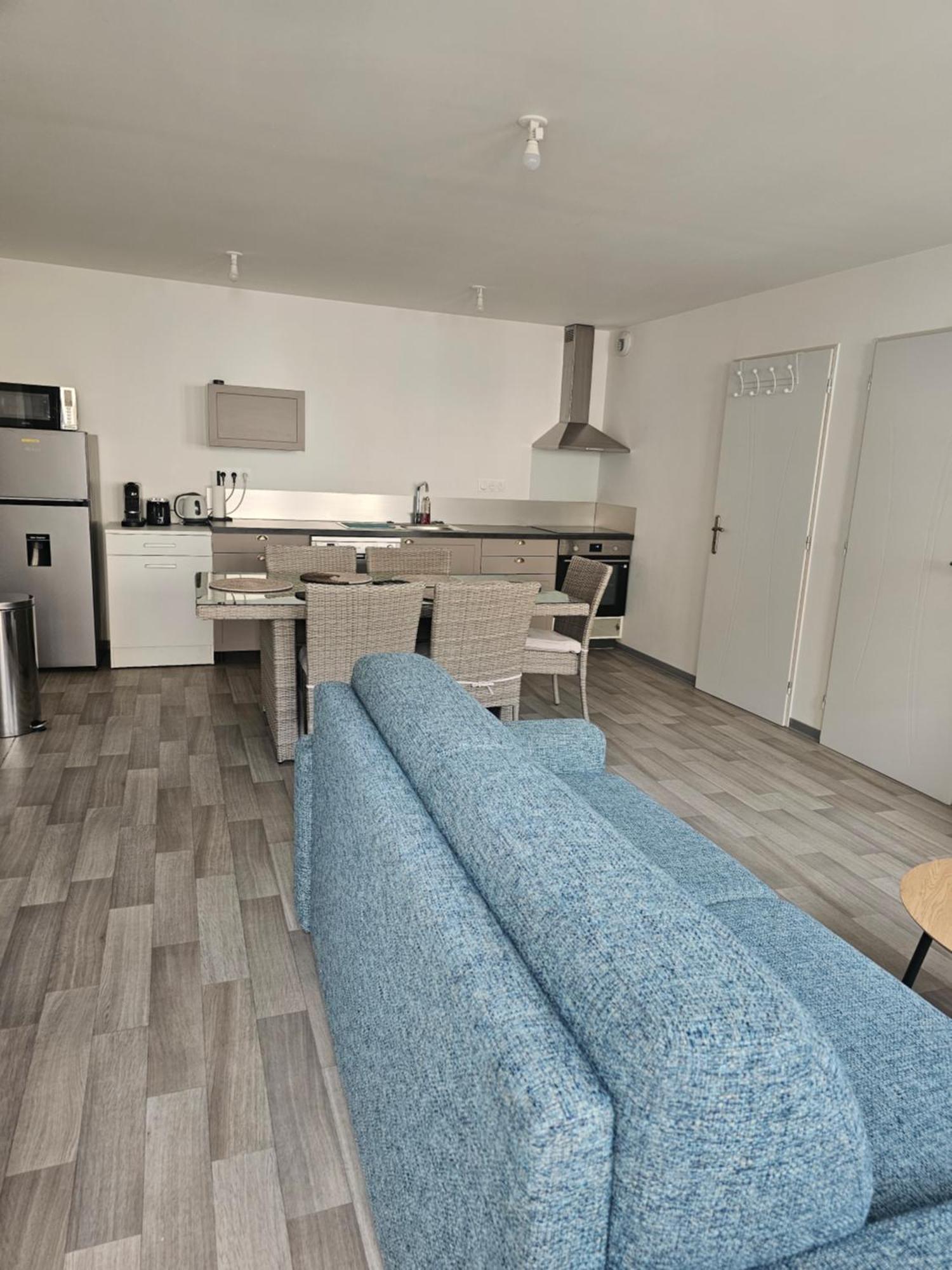 Apartment Centre *
